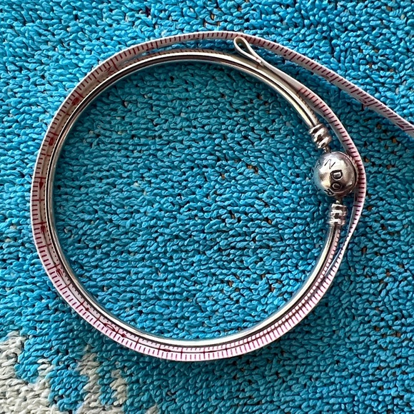 Limited Edition Unique Snowflake Bangle w Pandora Clasp & Box - Picture 15 of 16